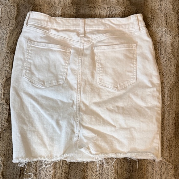 Banana Republic White Denim Frayed Hem Skirt - Picture 4 of 4
